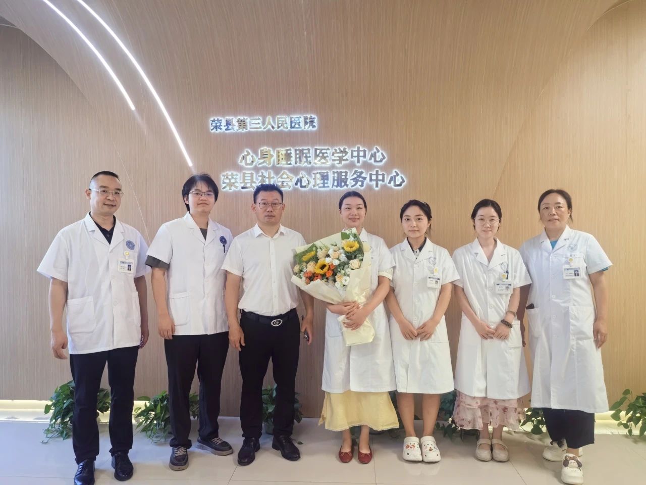 情暖医师节 关怀沁人心—医院开展走访慰问活动致敬白衣战士